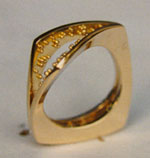 Granulated ring in gold, design and realization by Hubert Heldner.
